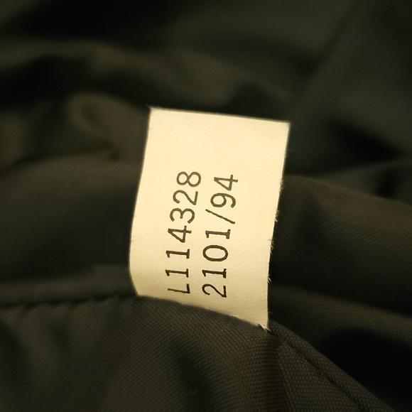 Vtg LAVON 1990s Black and Gold Oversized Metallic Swishy Track Jacket - Picture 11 of 11